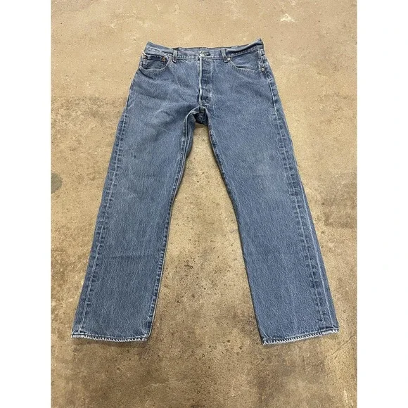 Levis 501 Jeans Mens 38x33 Medium Wash Blue‎ Regular Fit Straight Leg Button Fly