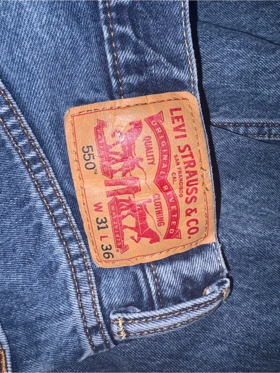 Levi's 550 Relaxed Fit Jeans in Denim Blue with Leather Patch