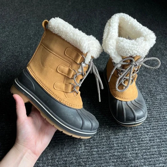 Cat & Jack Snow Duck Boots Kid Size 1 Tan Black Excellent Faux Fur Lined Lace Up