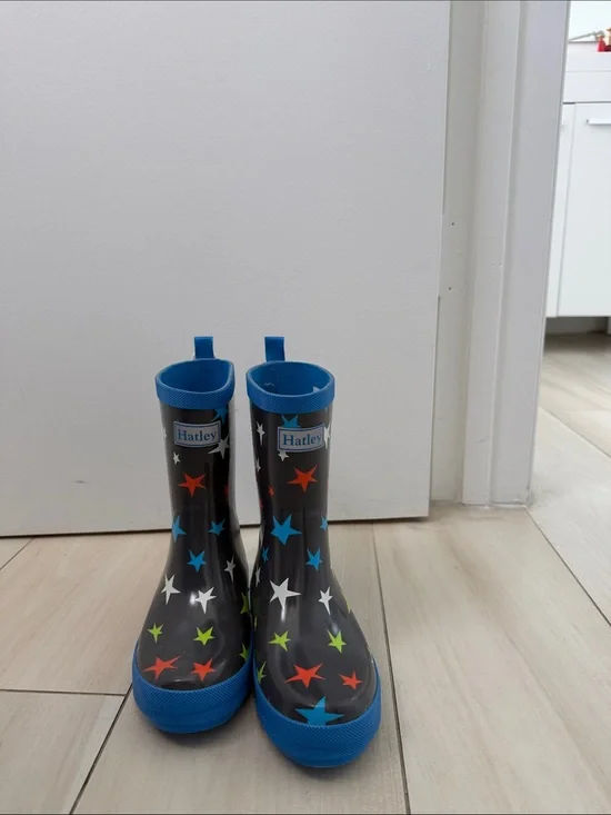 Hatley Kids Black Rain Boots with Multicolor Stars and Blue Trim new with tag