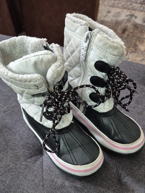 totes Quilted Winter Boot in White, Black & Pink Trim 10