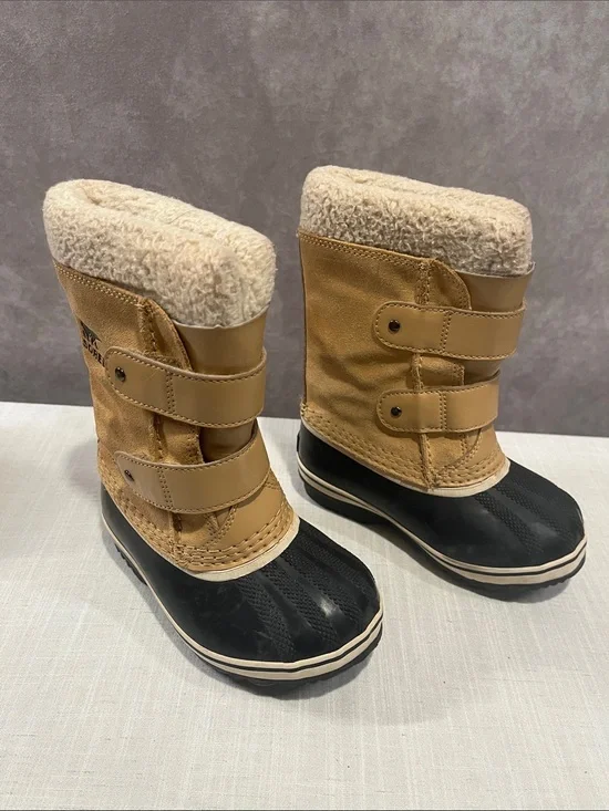 Sorel Kids Winter Snow Boots in Tan and Black - Faux Shearling Lined size 9