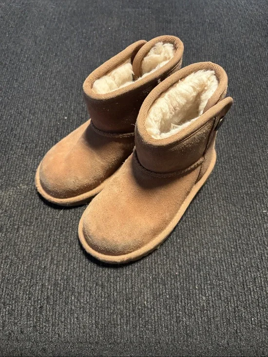 UGG Kids Chestnut Suede Shearling-Lined Boots