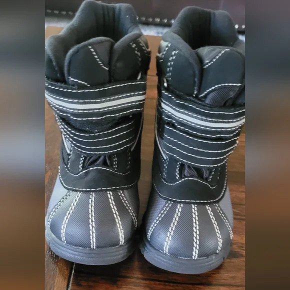 Unisex Youth The Children's Place Snow Boots Black Silver Gray Shoes Size 9 Kids
