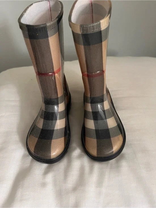 Burberry Plaid Kids’ Rain Boots in Beige and Black classic pattern
