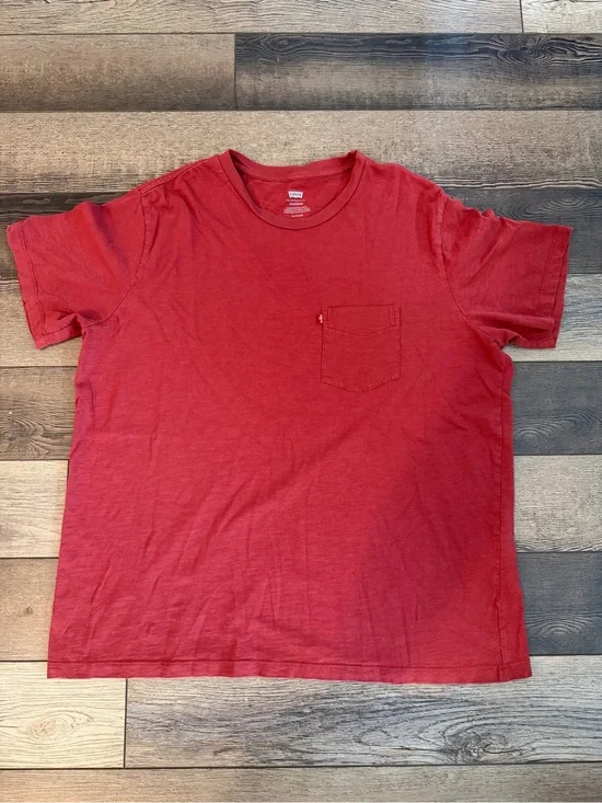 Levi's Men's Red Short-Sleeve Pocket Tee