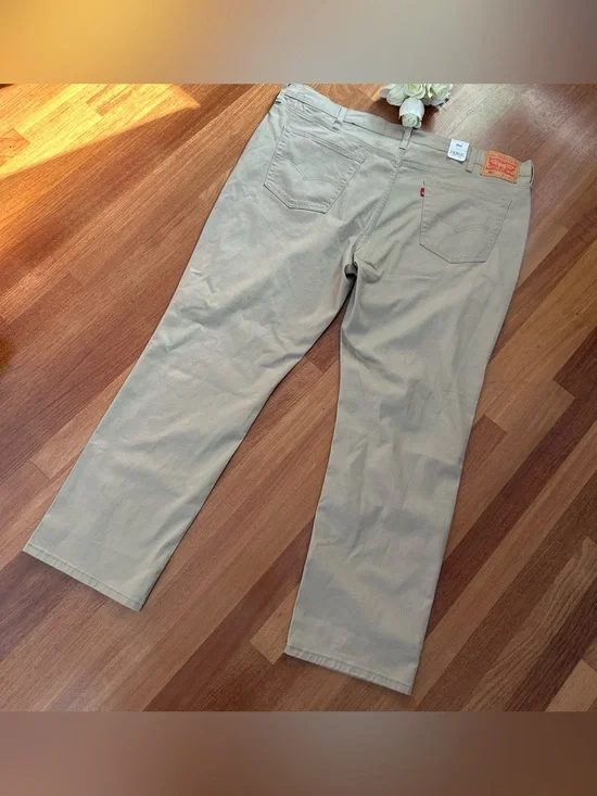 Levi's Men's Beige Relaxed Straight Jeans