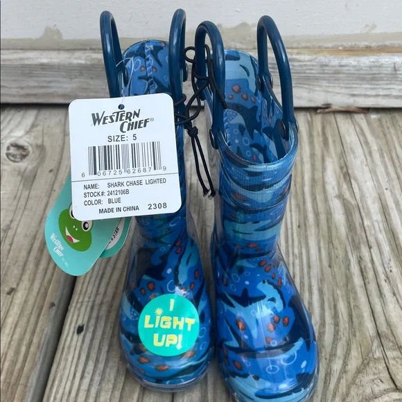NWT Western Chief Shark Chase Light Up Waterproof Rain Blue Boots Kids Size 5