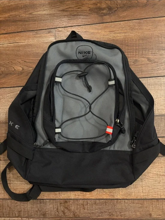 Nike Black and Gray Men's Backpack with External Bungee. Vintage circa 2000.