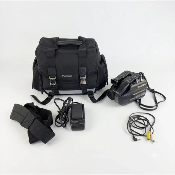 Quasar Video Camera VM-D51 VHS-C Palmcorder Camcorder Vintage 150x Digital Zoom