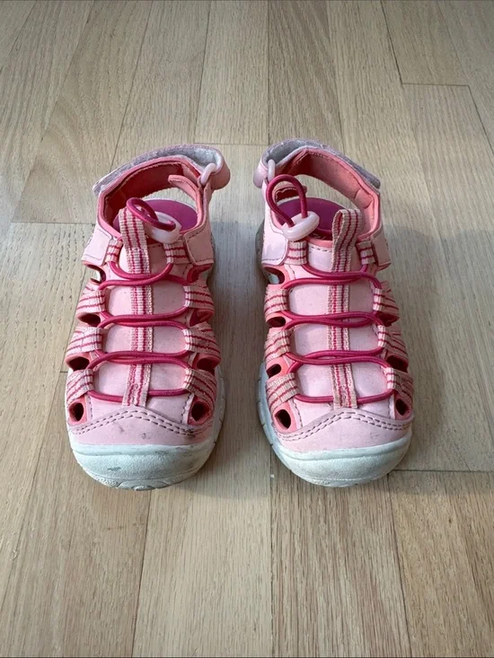 Girls Pink Closed-Toe Active Sandals with Elastic Bungee