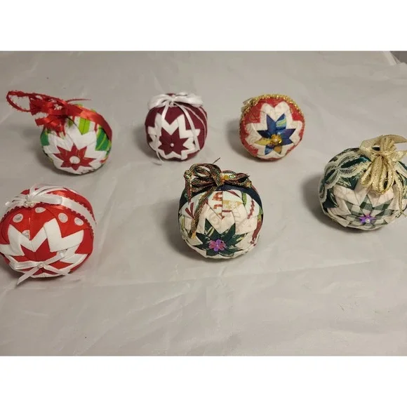 HANDMADE FABRIC FOLDED Quilted‎ HOLIDAY RIBBON CHRISTMAS ORNAMENT BALL Set of 6