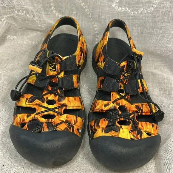 Keen almost NEW water sandals