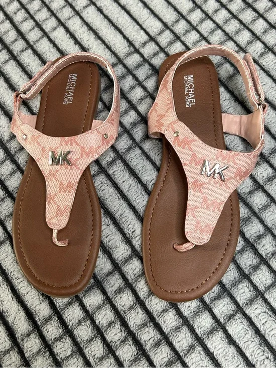 Girls New Michael Kors Logo Thong Sandals (4Y)