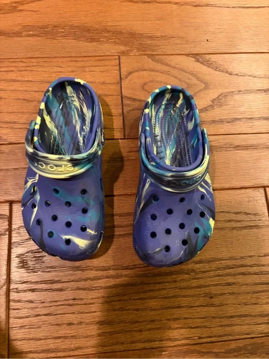 CROCS Kids' Blue & Yellow Marble Clogs