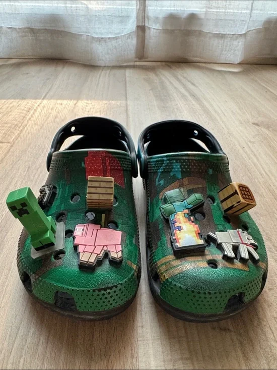 CROCS Kids Green Minecraft Clog Sandals with Character Jibbitz