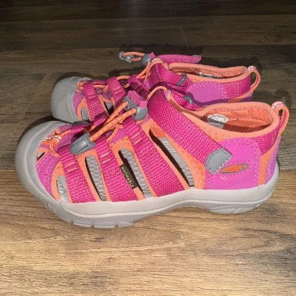 KEEN Newport Pink Raspberry H2 Closed Toe Water Sandals Youth Girls Size 12