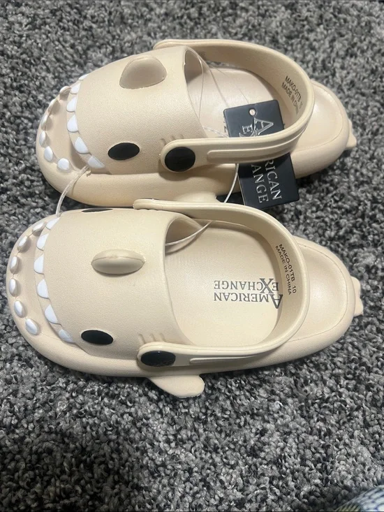 American Exchange Toddler Beige Shark Clog Sandals with Playful Teeth