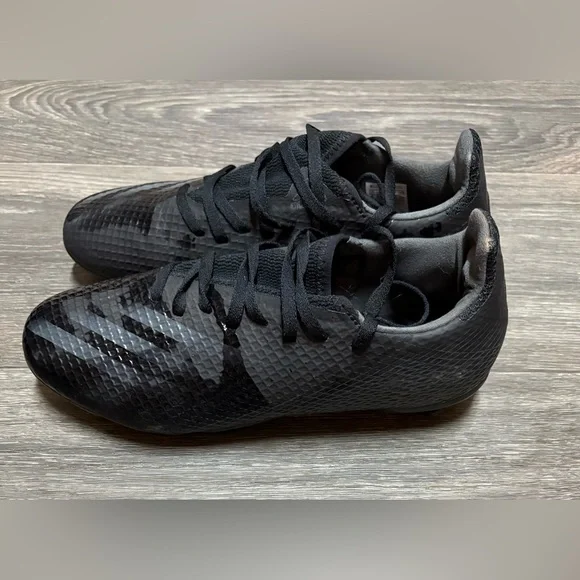 Adidas Size 6 Black Soccer Cleats