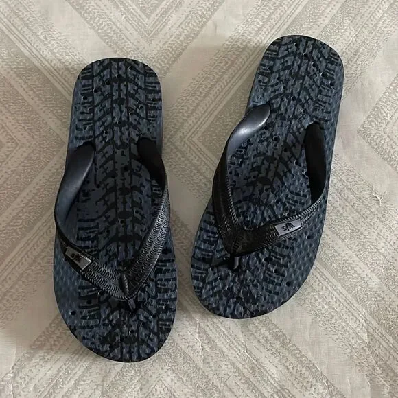 Showaflops Boys Black & Grey Tire Tracks Flip Flops - Size 2