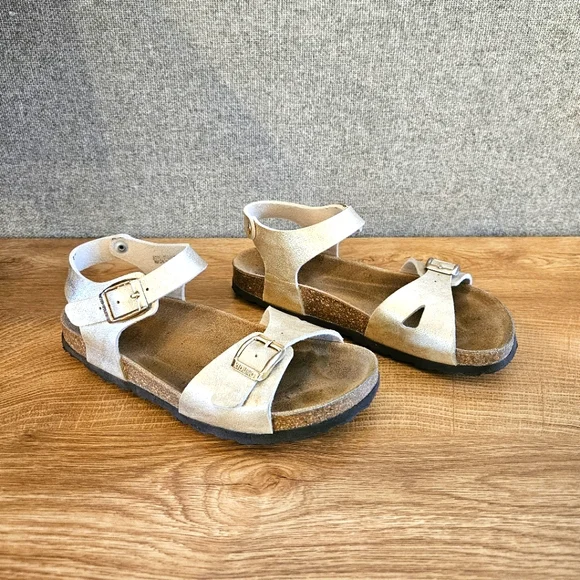 Kipling Sandals Gold Size 2