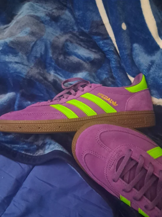 Adidas Womens Size 9.