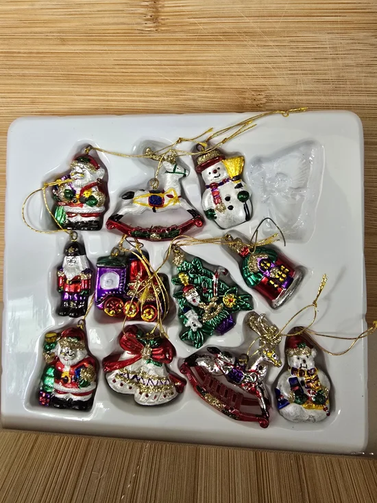Santa's World Kurt S. Adler Hand Crafted Mini Christmas Tree  11 mini Ornaments