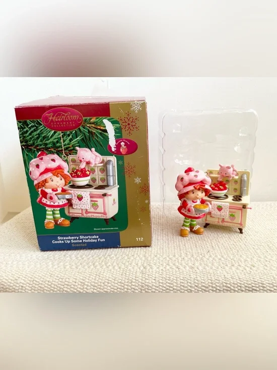 Carlton Cards Vintage Strawberry Shortcake Cooks Up Holiday Fun Ornament Scented