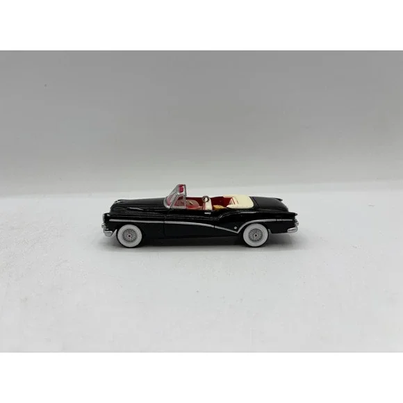 Hallmark Keepsake Ornament 2001 1953 Buick Roadmaster Skylark 11th in Series