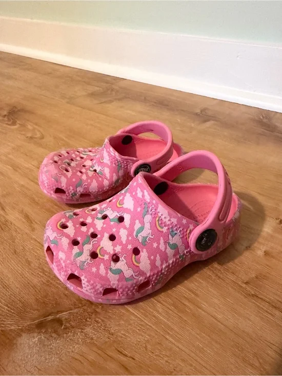 CROCS Girls' Pink Unicorn-Print Clog Sandals with Heel Strap