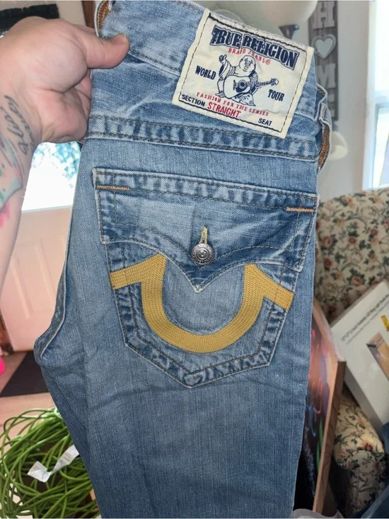 True Religion Men's Light Blue Straight Jeans with Yellow Horseshoe