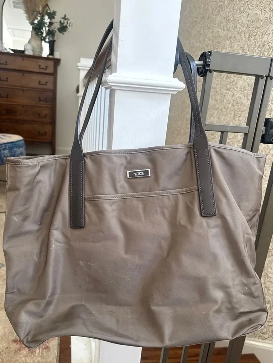 Tumi Voyageur Q-Tote Taupe Nylon
