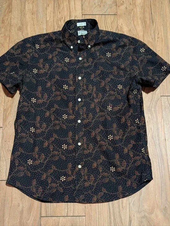 Slim fit Short-Sleeve Button-Up Shirt - Black with Orange Dot Floral Pattern