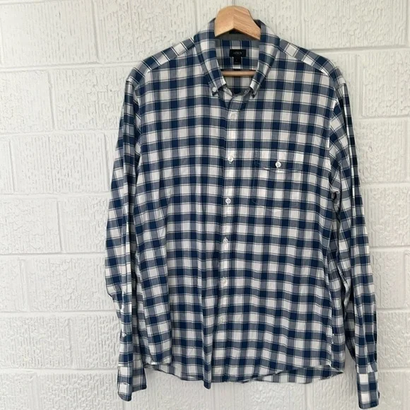 J. Crew Men’s Slim Fit Button Down Shirt - Size Large