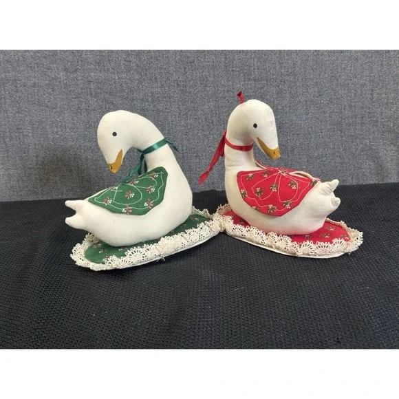 Two Vtg Hand Crafted Fabric And Poly Filled Christmas‎ Geese Wreath Accessory