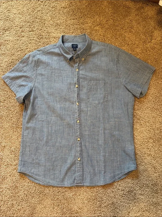 Short sleeve button down
