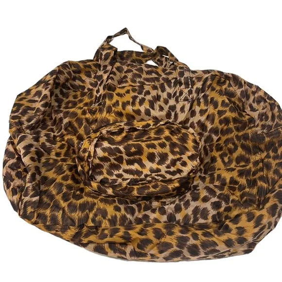 Nylon zipper tote with exterior zipper pocket. In Leopard. NWOT