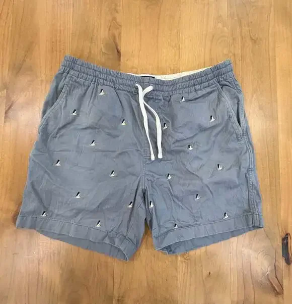 J. Crew Men's Elastic Waist Dock Shorts with Pelican Print Large