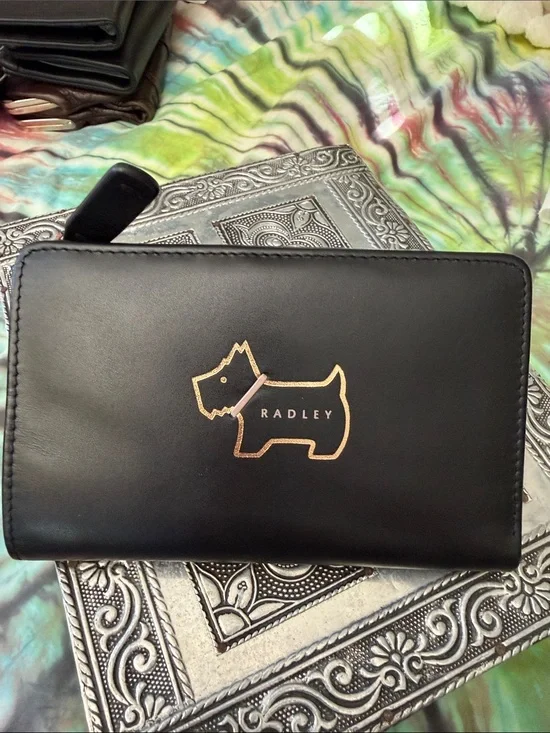 NWOTS! Radley Black Zip-Around Leather Wallet with Signature Scottie Logo