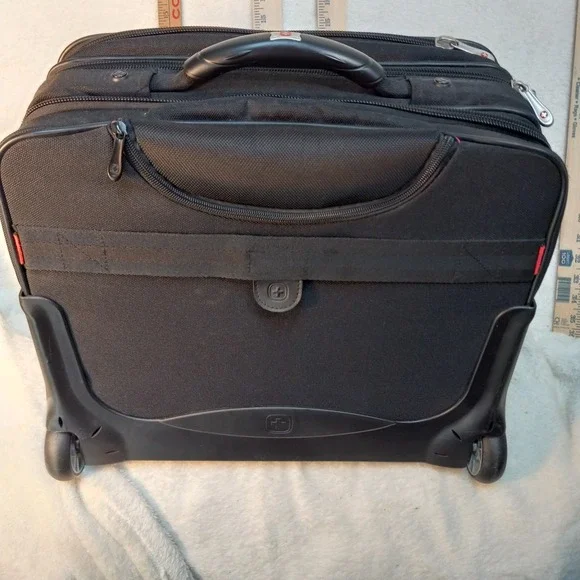 Wenger Swiss Gear Rolling Travel Carry On Laptop Briefcase Bag 17 X 14 Inch