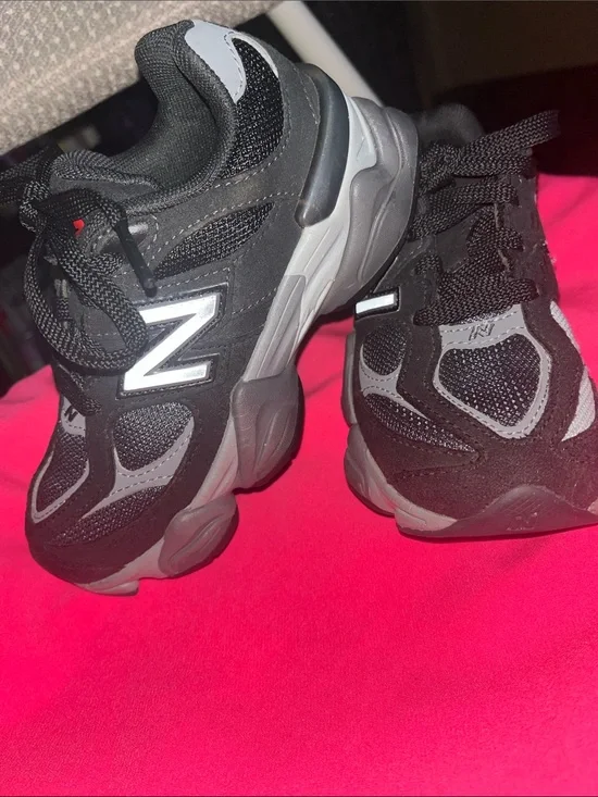 New Balance Kids Black & Gray Athletic Sneakers with 'N' Logo