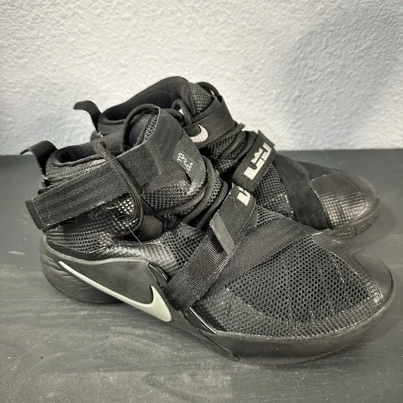 Nike LeBron Soldier Kids 6Y Basketball Shoe Black Adjustable High Top 776471-001
