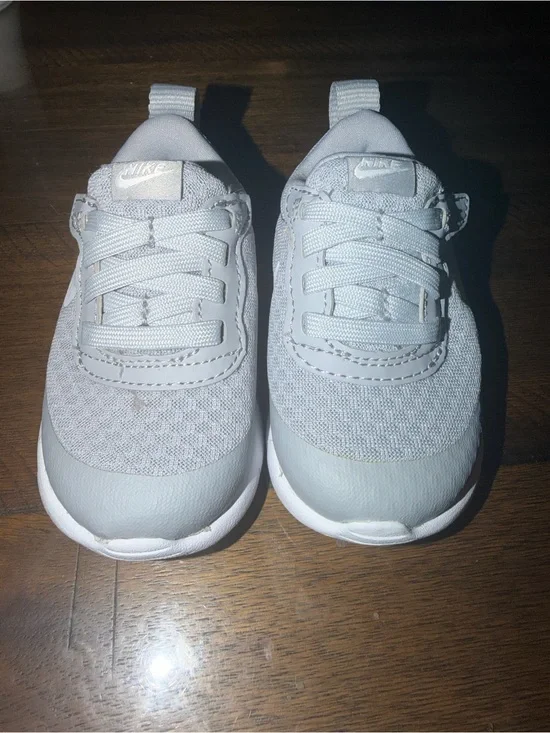Nike Kids' Light Gray tajun Sneakers