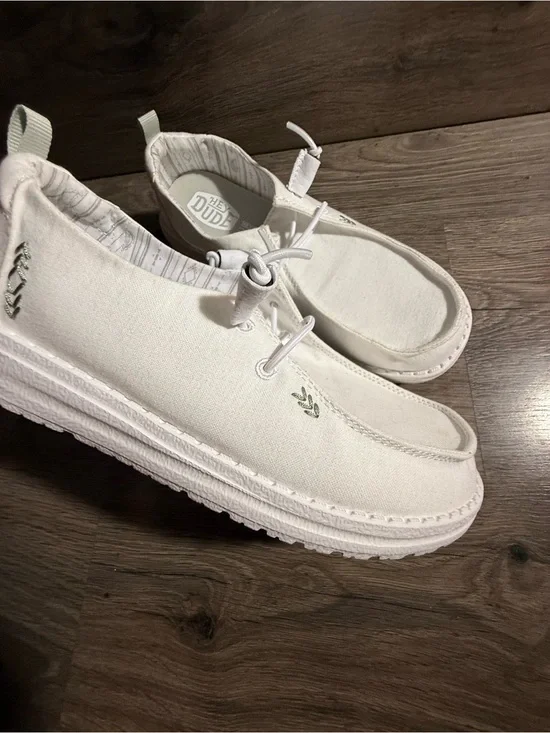 NEW HEY DUDE White Canvas Shoes 7W – Never Worn
