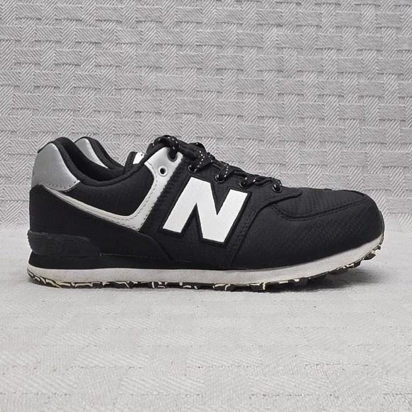 New Balance Shoes Boys Size 4 Black 574 Sneaker Lightweight Casual GC574WMM2