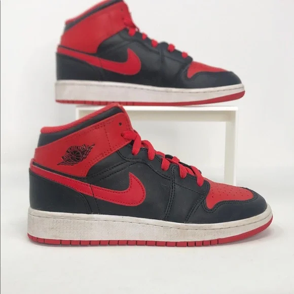 Nike Air Jordan 1 Mid Alternate Bred DQ8423-060 Youth Sneaker’s - Size 5Y