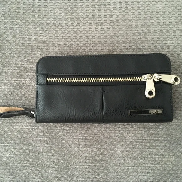 Kenneth Cole Reaction Women's Zip Wallet with Gold Hardware