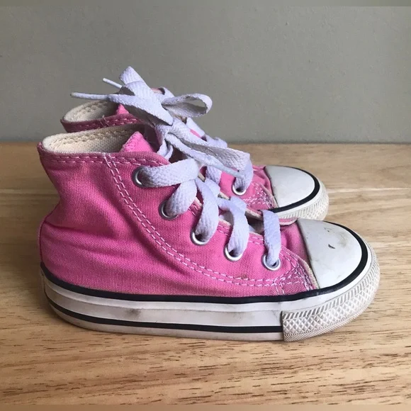 Converse All-Star Chuck Taylor High-Tops Pink Size: US Toddler 6 EUR 22 CM 13