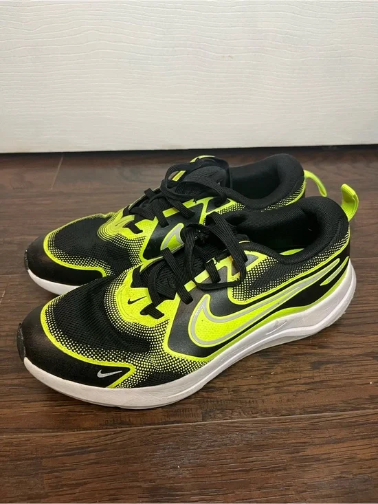 Nike Kids Black and Neon Yellow Sneakers