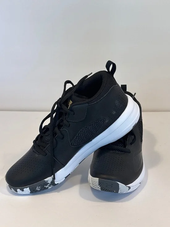 Under Armour Youth 6.5 Black Lockdown  B-ball Shoes Sneakers